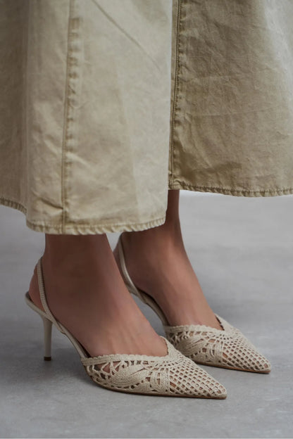 Sommerliche Kitten Heels in Netz-Optik mit Stickerei-Schwarze Slingbacks